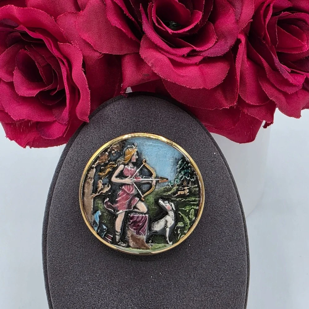 Vintage Enamel Diana Archer Brooch Woman Dog Hunting Scene Round‎ Pin Gold Tone